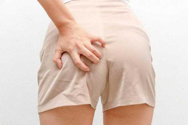 Tại sao mông bên phải ngứa 