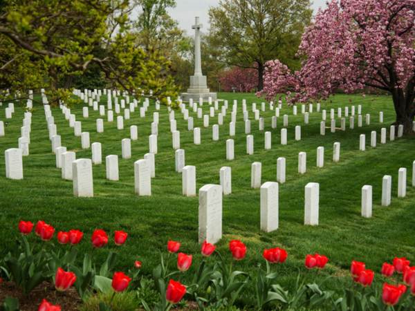 tại sao bạn không thể đến nghĩa trang sau khi ăn trưa 